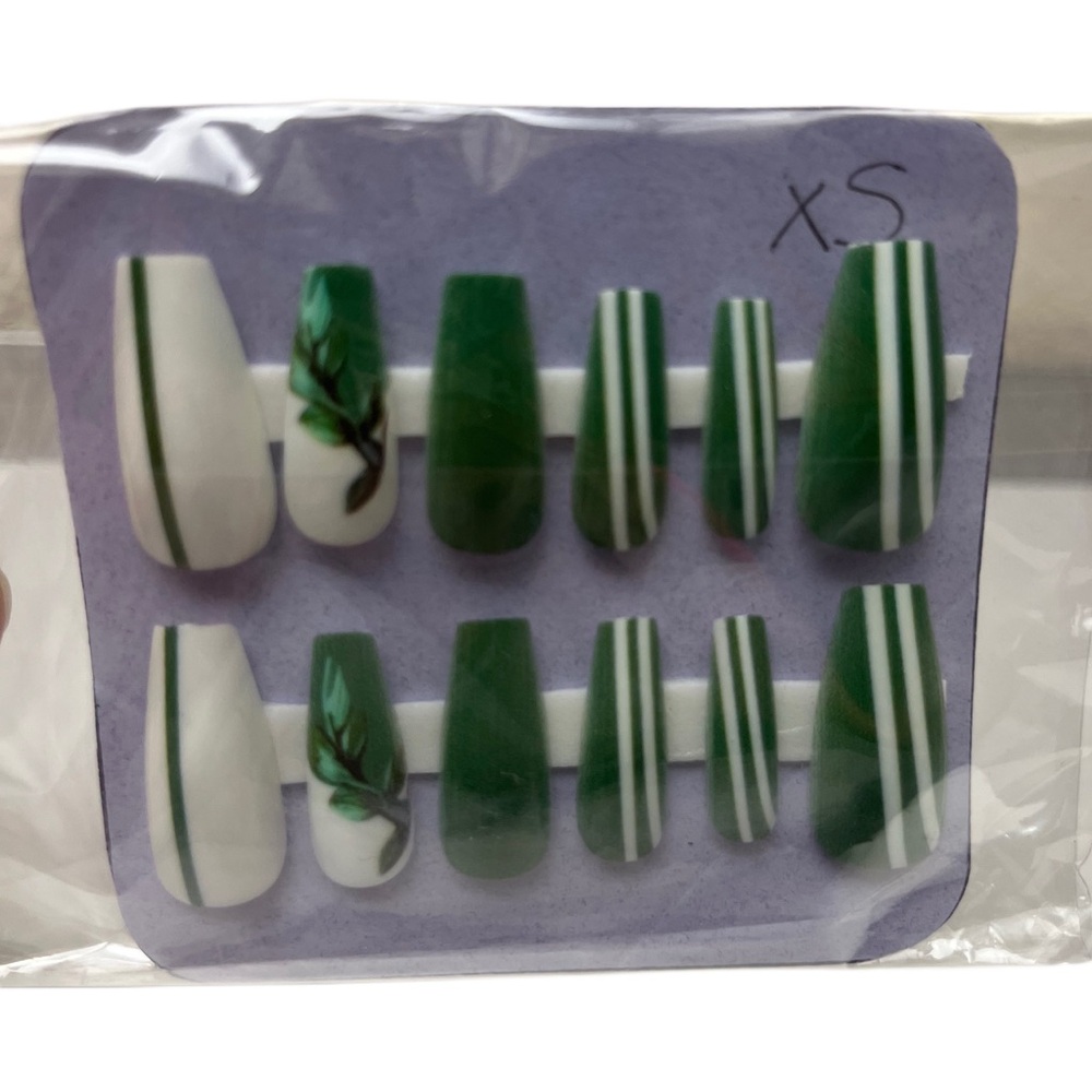 Press on nails Green and White with Leaf Design XS (5 for $20)